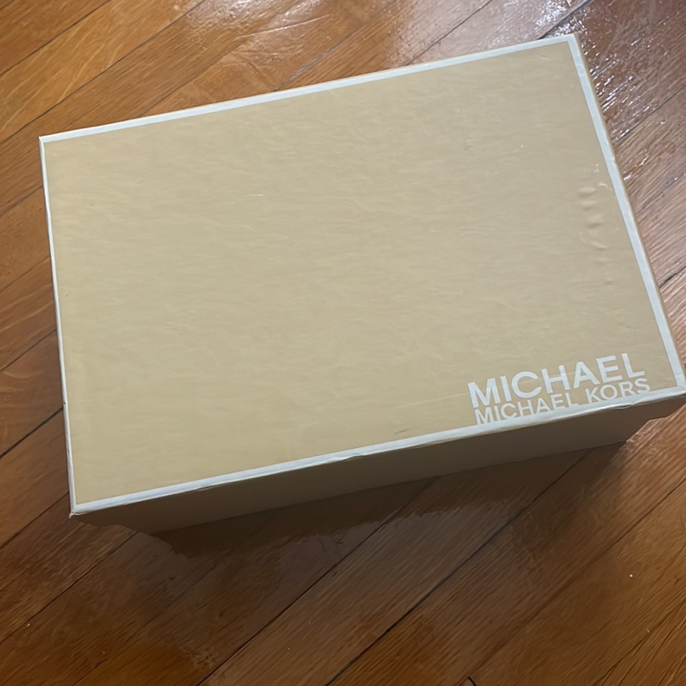EUC Michael Kors Lattington Pump (black patent finish) - original box - Picture 2 of 12